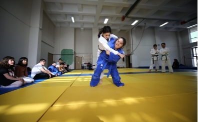 Down sendromlu judocu genlerin baars akranlarn da spora ynlendirdi