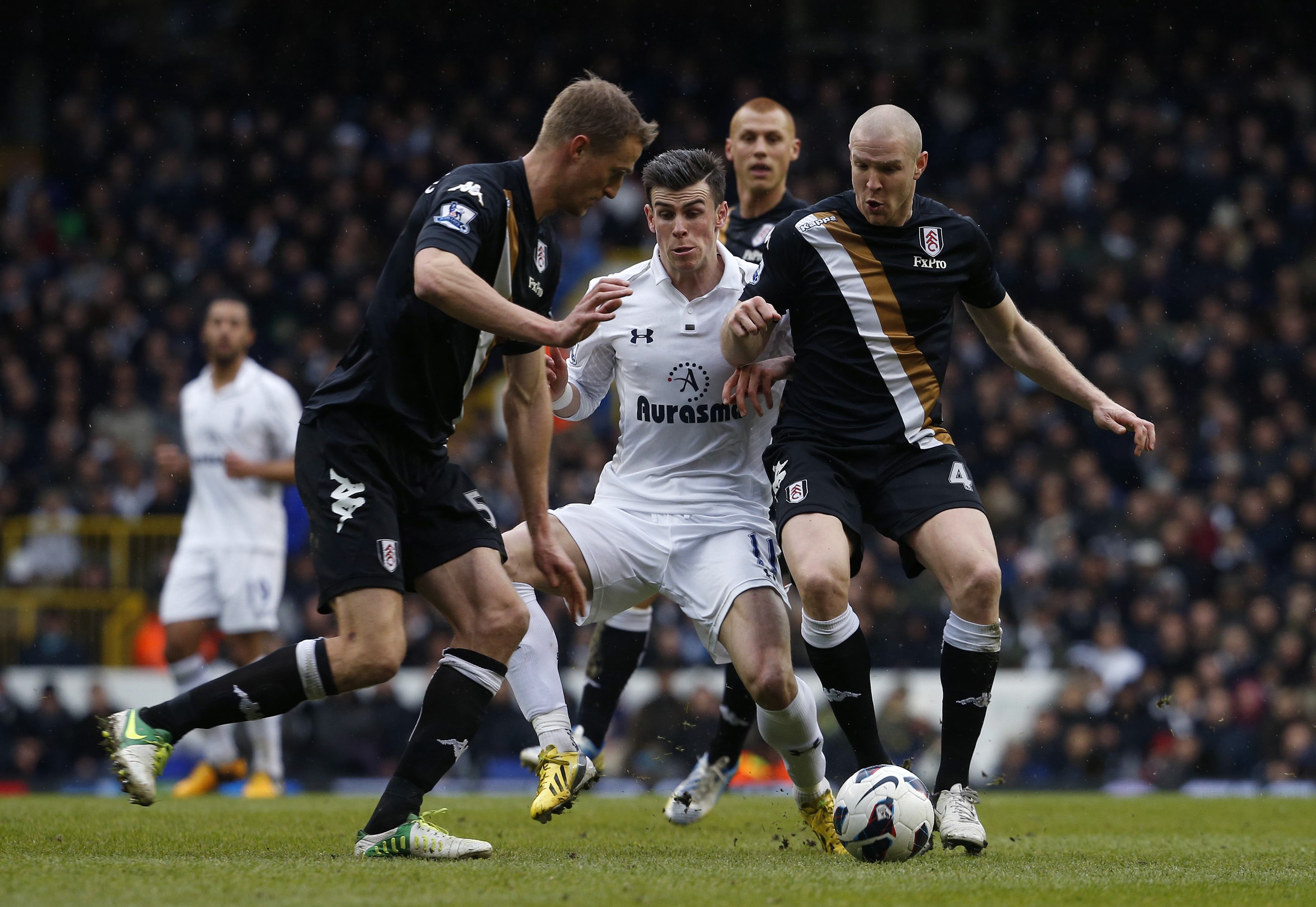 Игроки фулхэма. Фулхэм команда. Фулхэм тоттенхэм. Фулхэм брайтон. Игроки фулхэма.