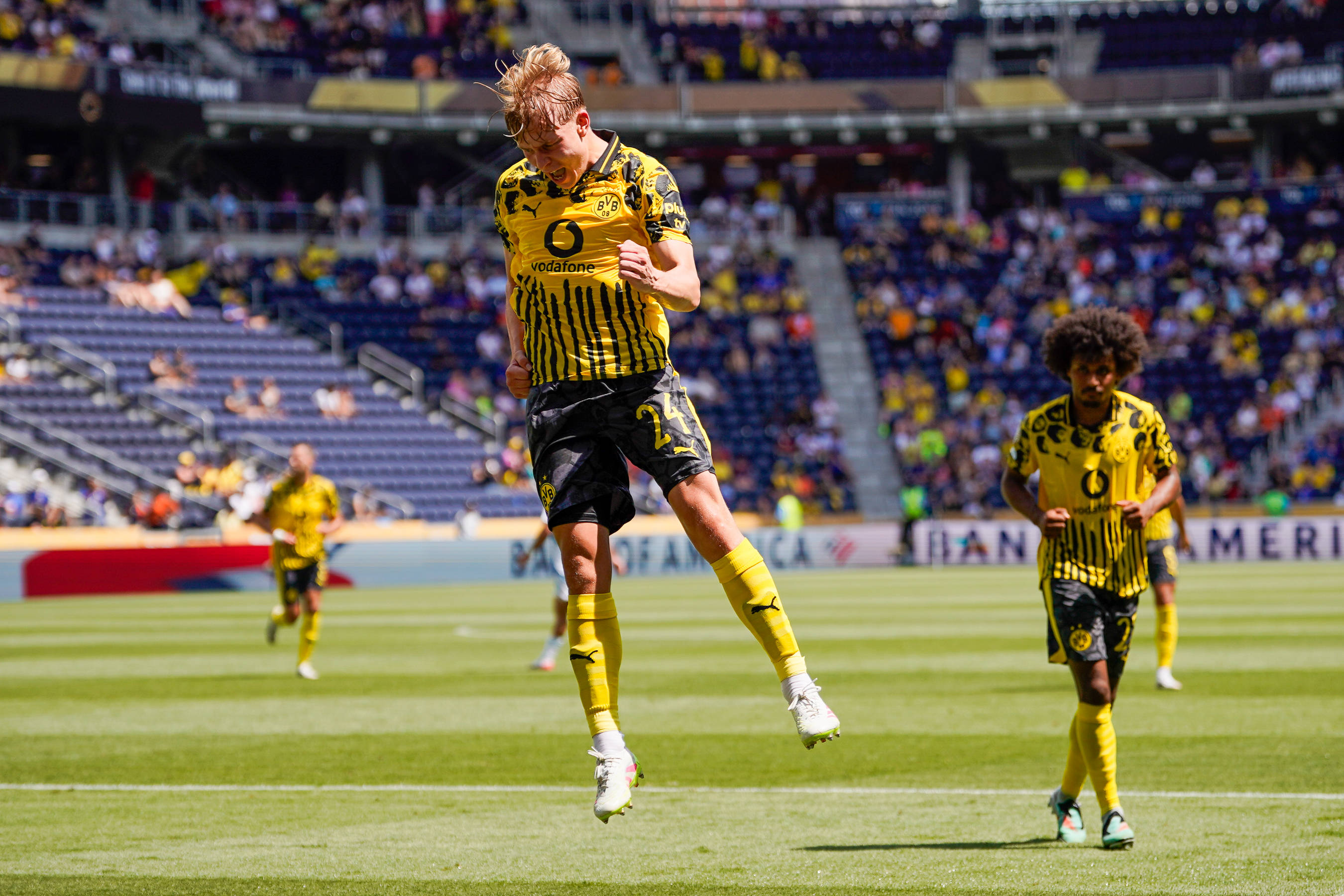 Borussia Dortmund-Monterrey ma resim