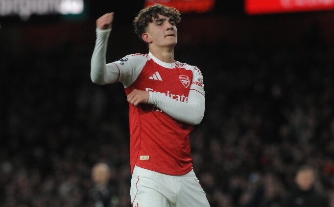 Arsenal'ın 16 yaşındaki oyuncusu Dowman tarihe geçti!