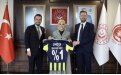 Fenerbah�e'den Bakan Mahinur �zdemir G�kta�'a ziyaret