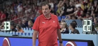 Ergin Ataman'�n final sonras� duygu dolu anlar�!